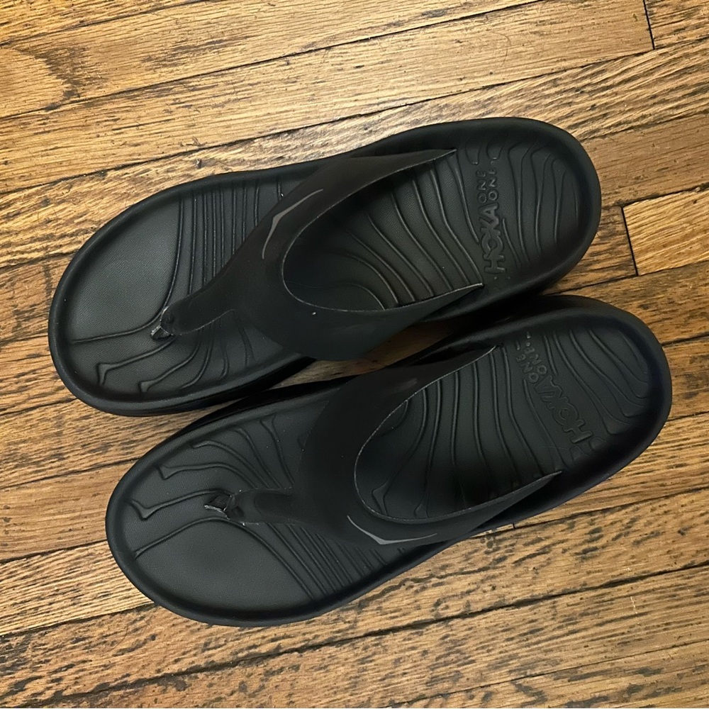 Hoka size 9 recovery sandals. Worn once!